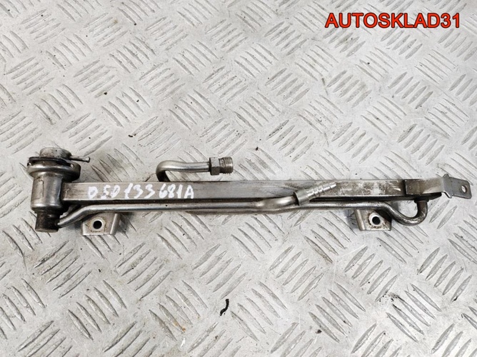 Рейка топливная VW Passat B5 1,6 AHL  050133681A