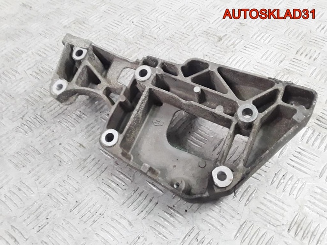 Кронштейн генератора VW Passat B6 BLR 06F903143F