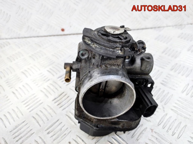 Заслонка дроссельная Skoda Octavia A4 06A133063F