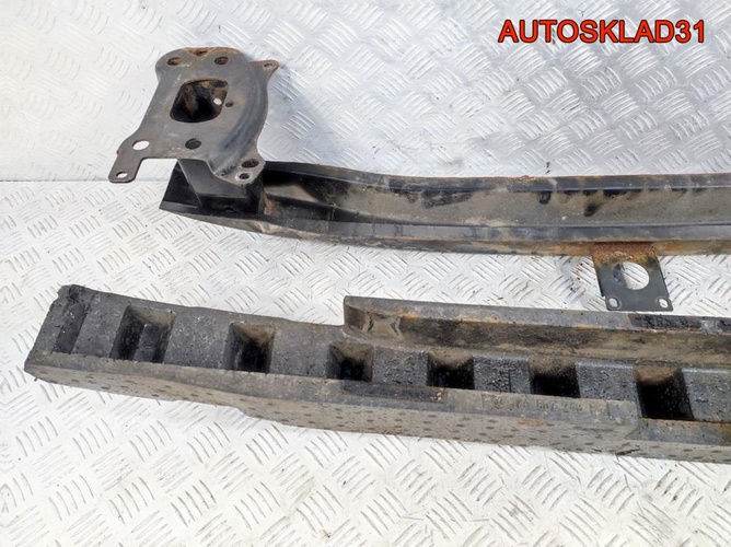 Усилитель переднего бампера VW Golf 5 1K0807109C