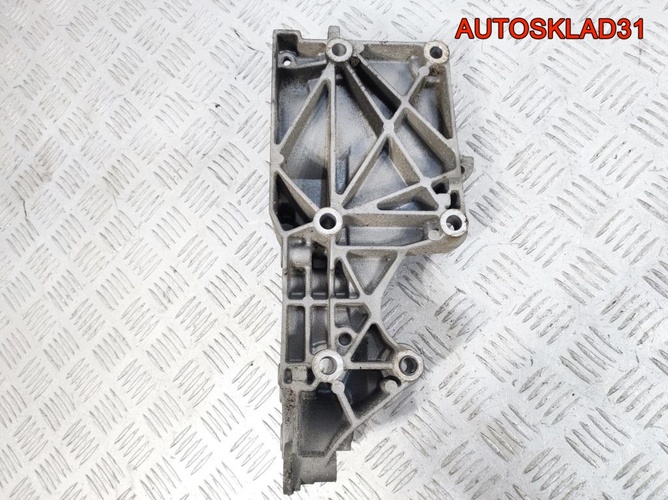 Кронштейн генератора VW Golf 5 2.0 BDK 03G903143A