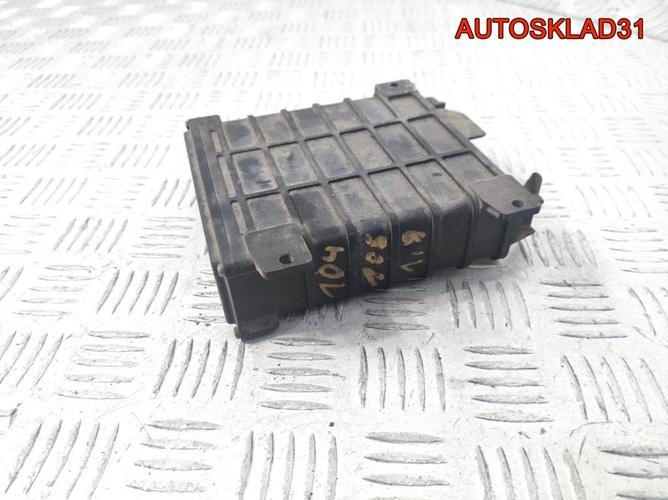 Блок ЭБУ Audi 100 811906264 1,8 Бензин