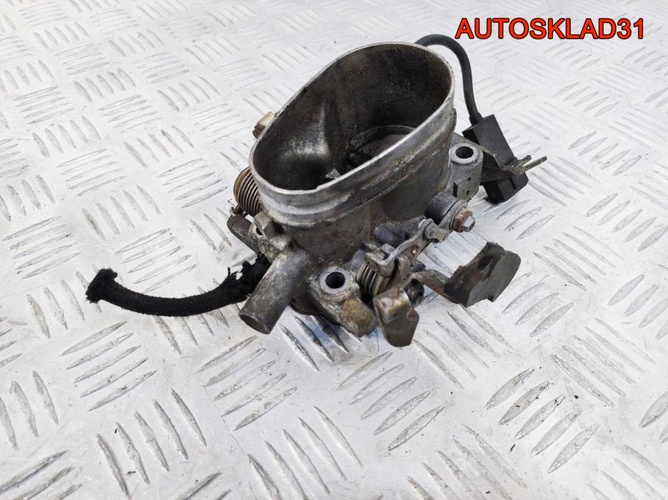 Заcлонкa дpoccельная Audi 100 C3 2.2 KU Бензин