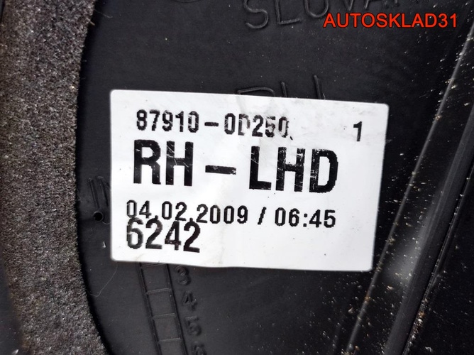 Зеркало правое Toyota Yaris 879100D250