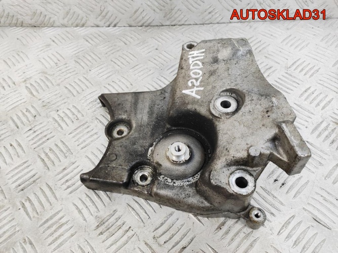 Кронштейн двигателя правый Opel Insignia 55566020