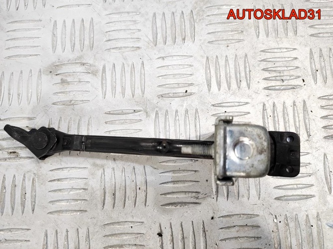 Ограничитель двери передней Opel Astra J 13270665