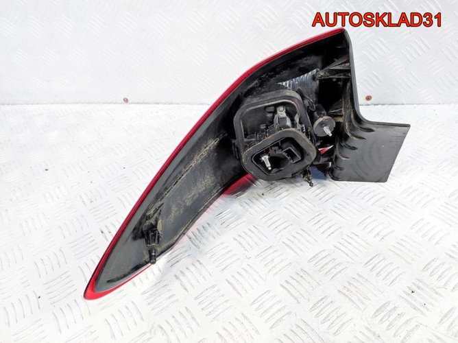 Фонарь задний правый Ford C-Max AM5113404BF