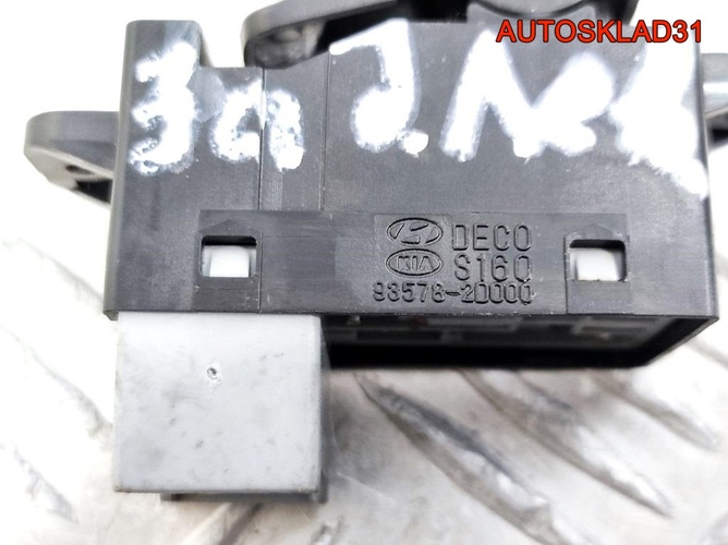 Кнопка стеклоподъемника Kia Picanto 935782D000