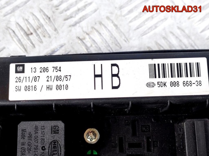Блок предохранителей Opel Astra J A20DTH 13206754