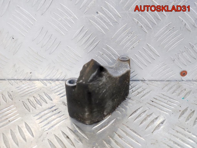 Кронштейн кондиционера Mercedes Vito 638 2,2 611