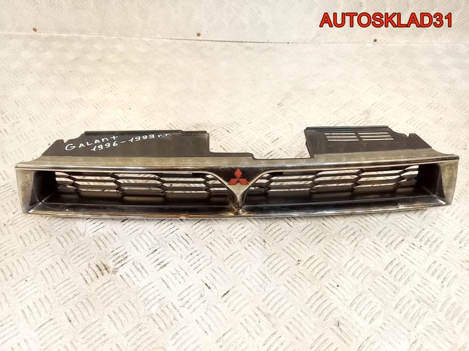 Решетка радиатора Mitsubishi Galant EA MR441120