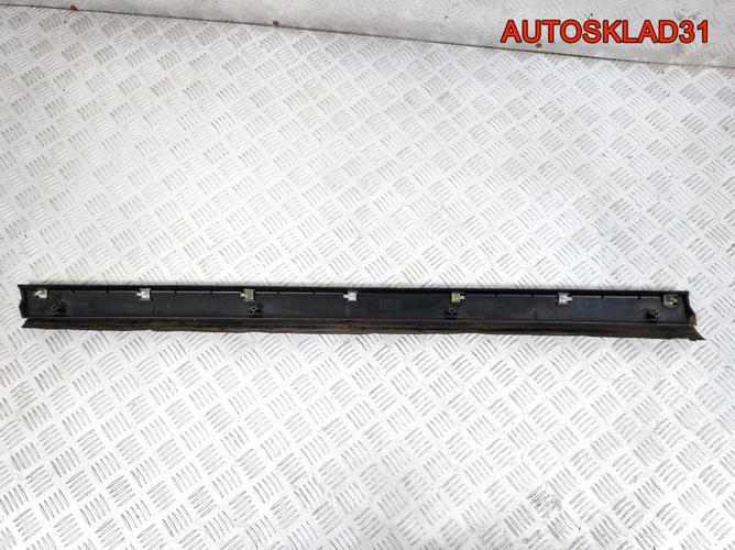 Молдинг перед правой двери VW Passat B5 3B0854940B