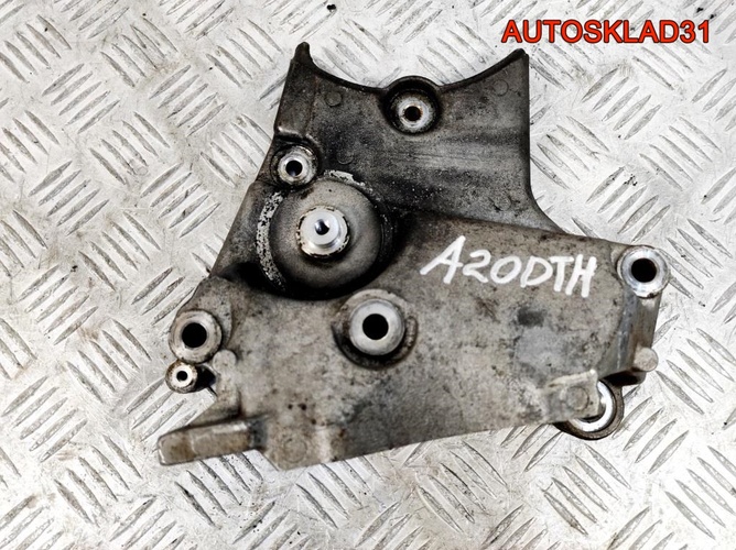 Кронштейн двигателя правый Opel Insignia 55566020