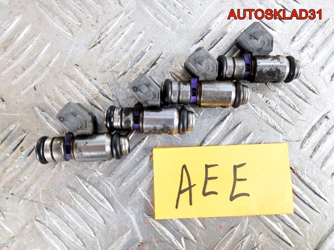 Форсунка инжекторная Skoda Octavia A4 032906031A
