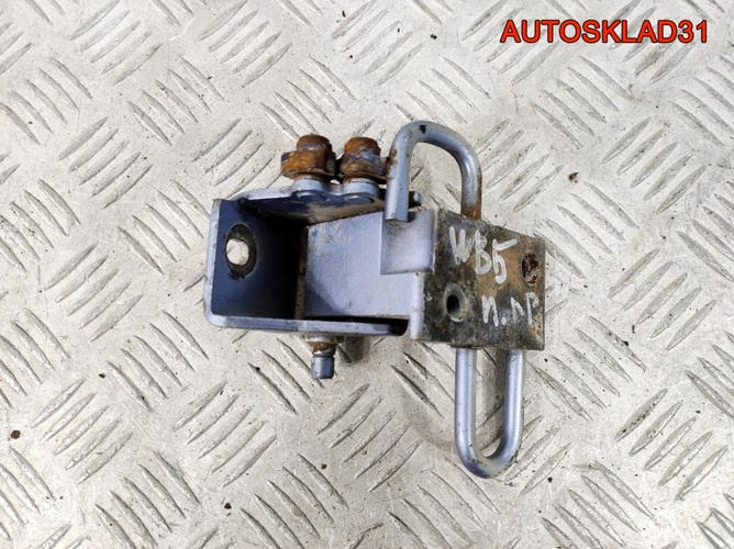 Петля двери передняя правая нижняя Audi A3 8L1