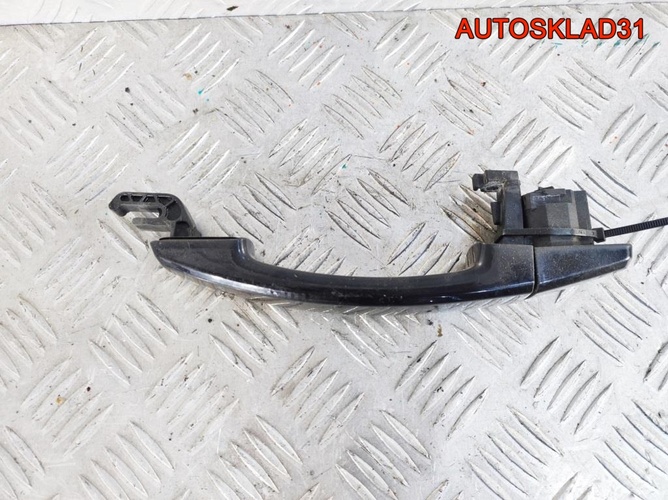 Ручка двери наружная правая Opel Astra J 13500026