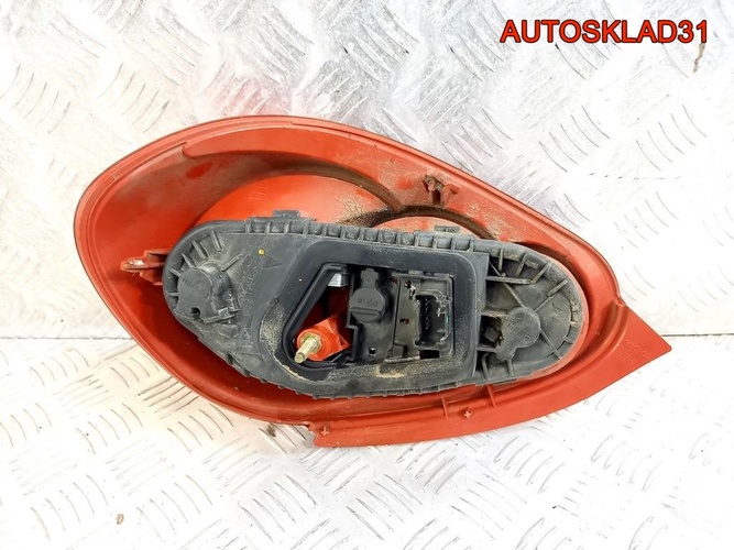 Фонарь задний правый Toyota Aygo 815600H020