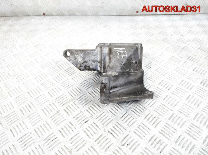 Кронштейн КПП Skoda Octavia A4 1,6 AEE 030199275A