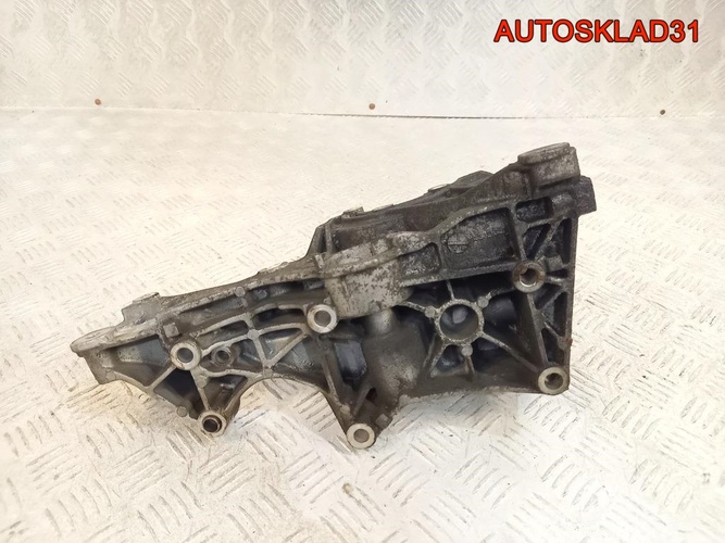 Кронштейн генератора Audi A4 B7 2,0 BRD 03G903143D