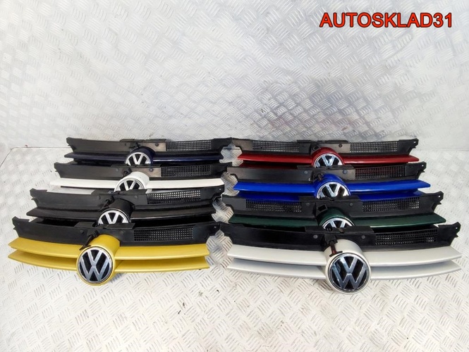 Решетка радиатора Volkswagen Golf 4 1J0853651F