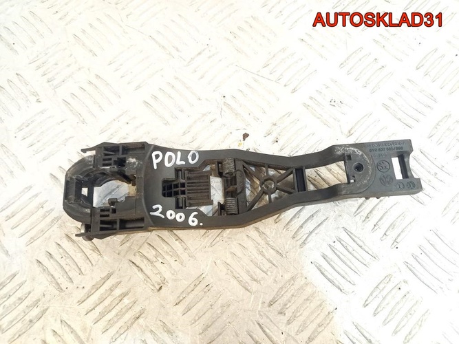 Кронштейн ручки VW Polo 9N 6Q4839885A