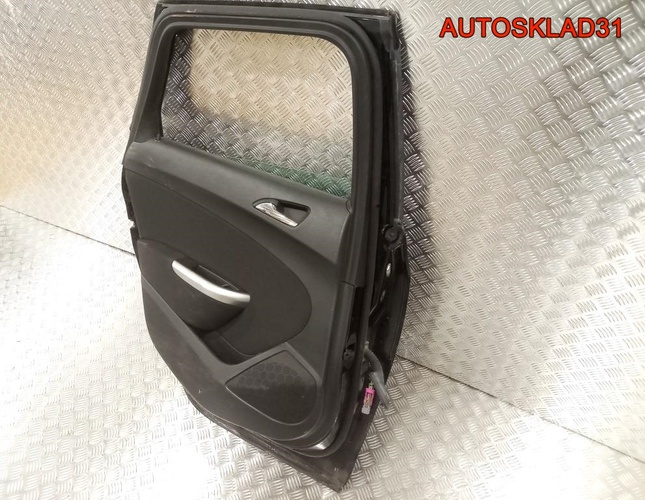 Дверь задняя левая Opel Astra J 13301546 Универсал