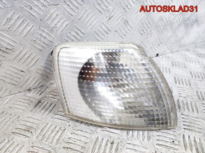 Указатель поворота правый VW Passat B5 3B0953050C