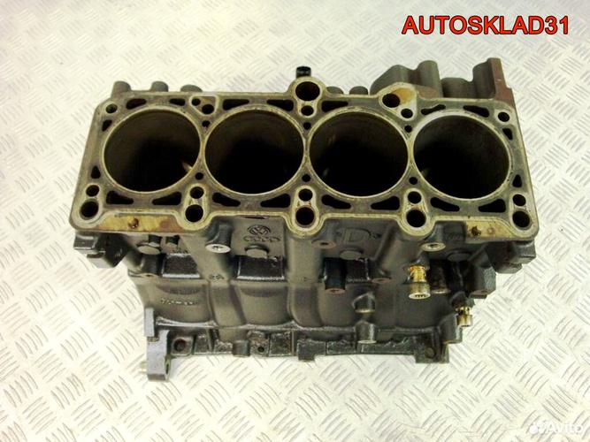 Блок цилиндров Audi A4 B7 2.0 BUL 06Р103021D