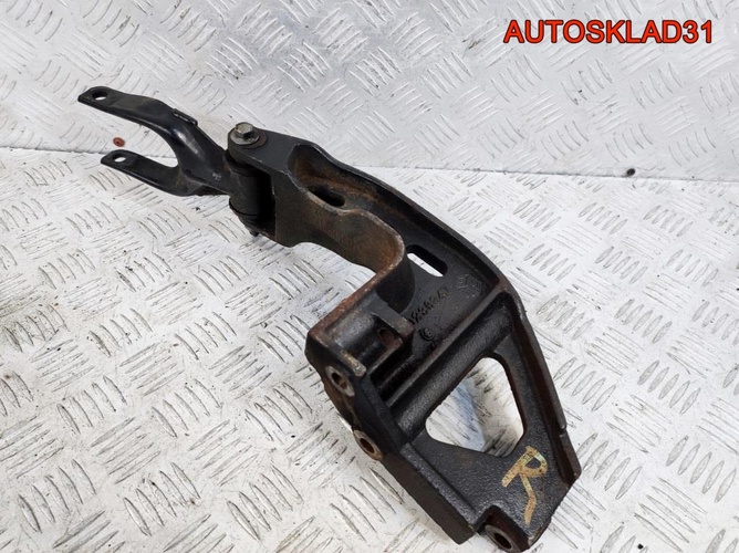 Кронштейн двигателя Opel Sintra 2,2  X22XE 10236347