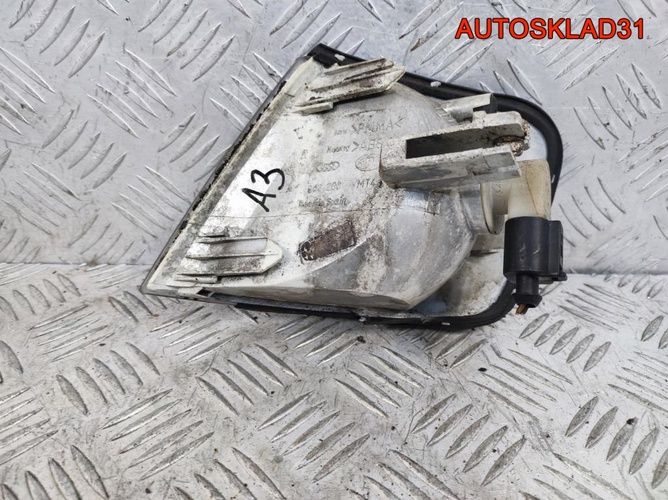 Указатель поворота правый белый Audi A3 8L0953050
