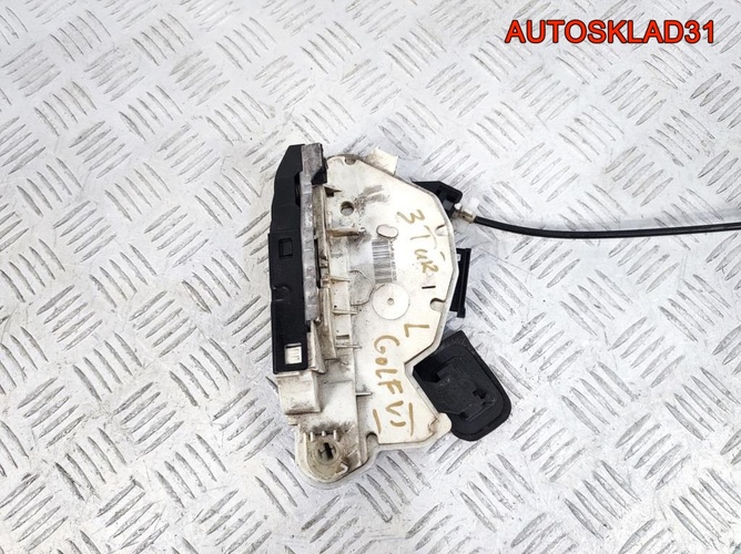 Замок двери передней левой VW Golf 6 5K1837015B