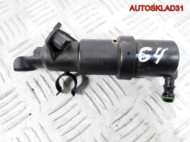 Форсунка омывателя правая VW Golf 4 1J0955978B