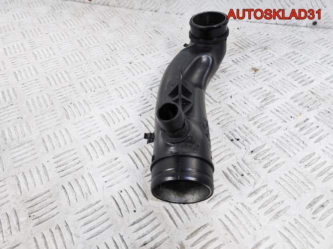 Патрубок интеркулера Volkswagen Sharan 7M3129654K