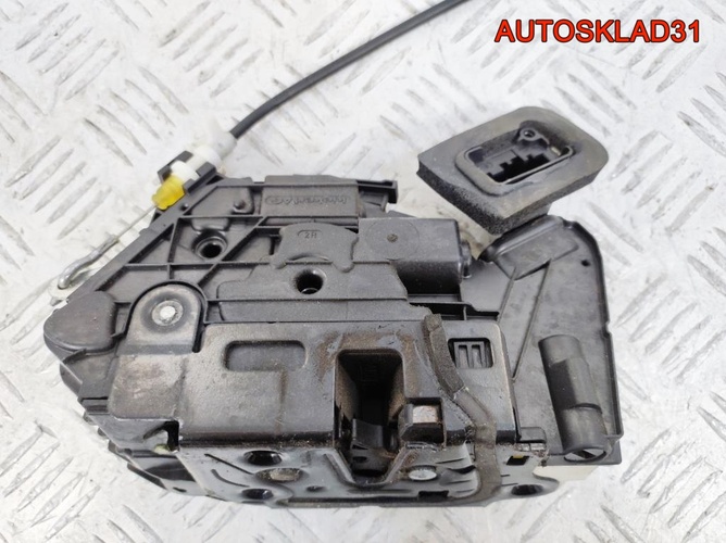 Замок двери передней правой VW Golf 6 5K1837016B