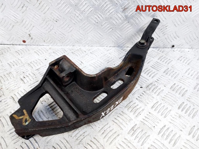 Кронштейн двигателя Opel Sintra 2,2  X22XE 10236347