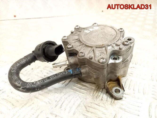 Насос вакуумный Audi A4 B7 2.0 BRD 03G145209C