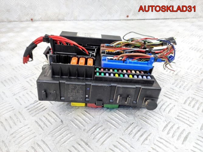 Блок предохранителей Opel Vectra C 460023260