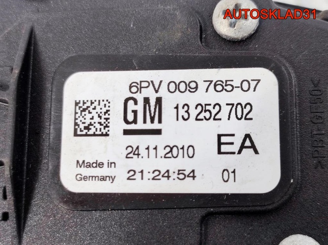 Педаль газа Opel Astra J 1,4 A14NET 13252702