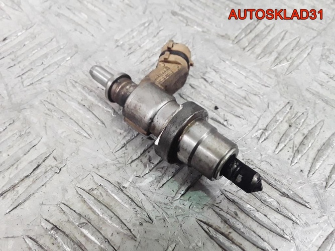 Форсунка дизельная Toyota Avensis 2 2371026011