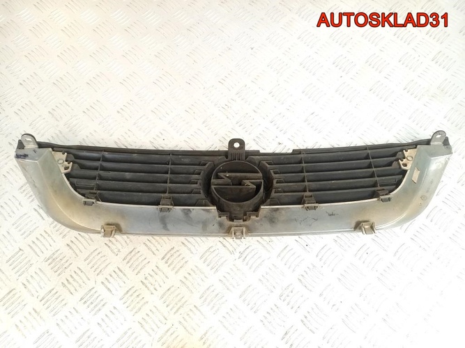Решетка радиатора Opel Vectra B 90568226