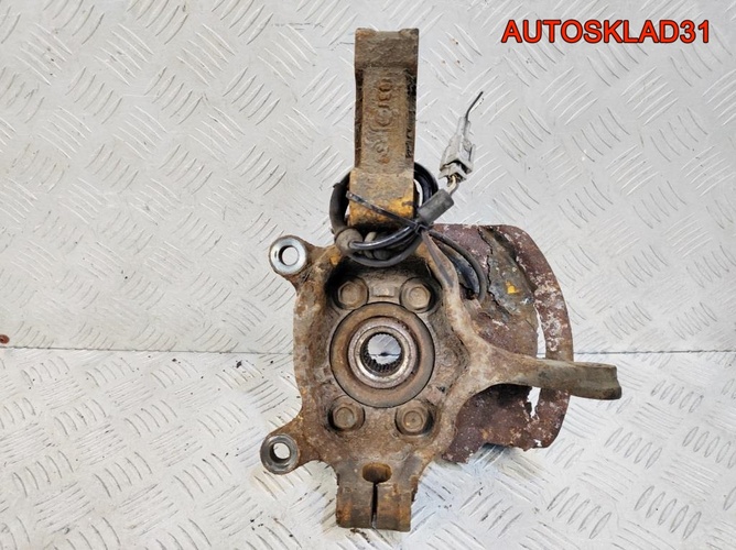 Кулак поворотный передний правый Nissan Qashqai 1