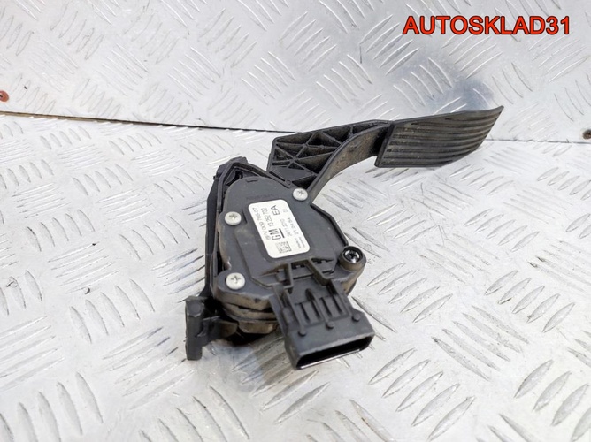 Педаль газа Opel Astra J 1,4 A14NET 13252702