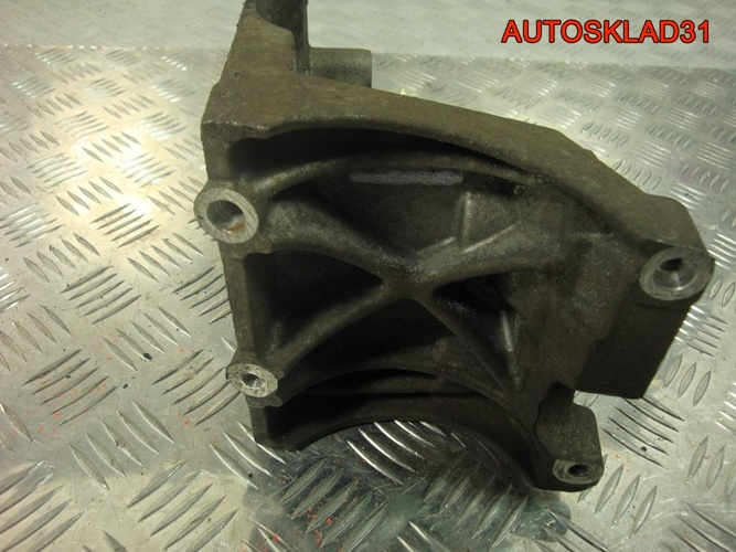 Кронштейн кондиционера Ford Focus 2 4M5Q19D624CC
