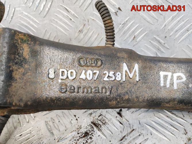 Кулак передний правый VW Passat B5 8D0407258M