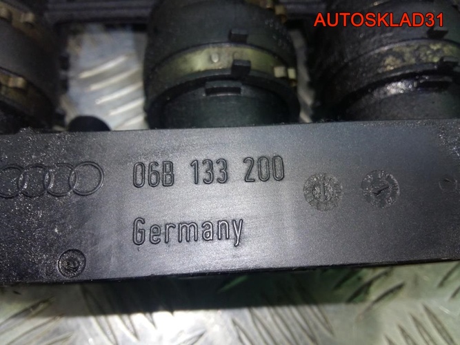 Коллектор впускной VW Passat B5 1.6 AHL 06B133210B