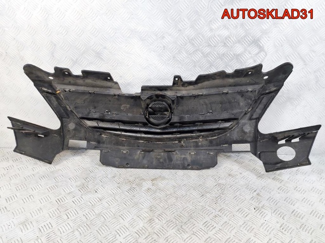 Решетка радиатора Opel Corsa D 13179940