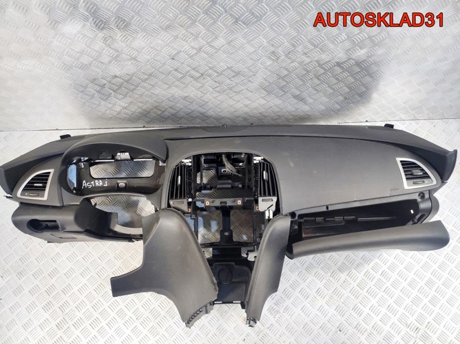 Торпедо Opel Astra J 13301067