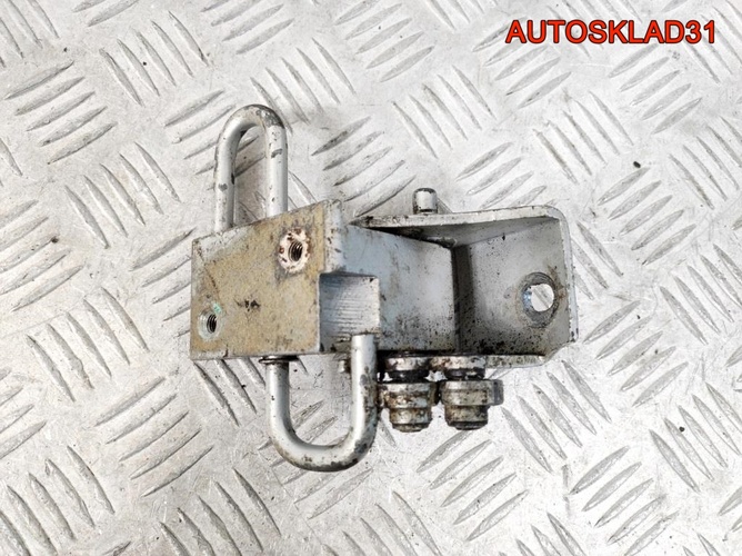 Петля двери задняя правая нижняя VW Passat B5