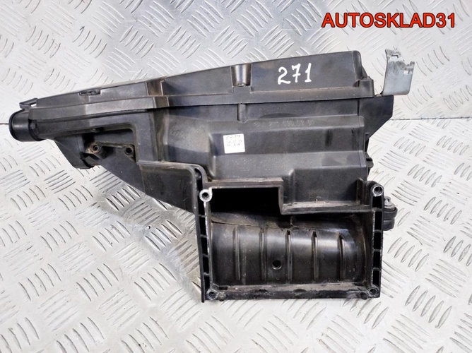 Корпус воздушного фильтра Mercedes W203 2710900901