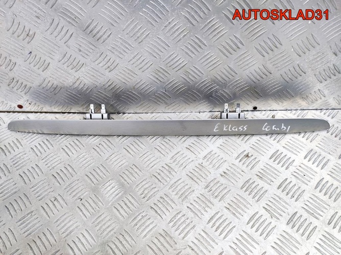 Накладка двери багажника Mercedes W210 A2107400040